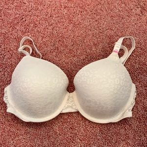 34 D PINK VS bra